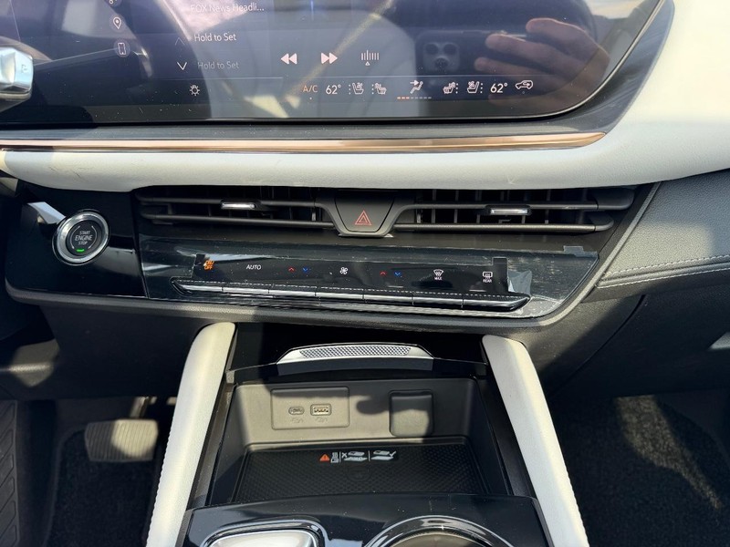 Buick Envision Vehicle Full-screen Gallery Image 16