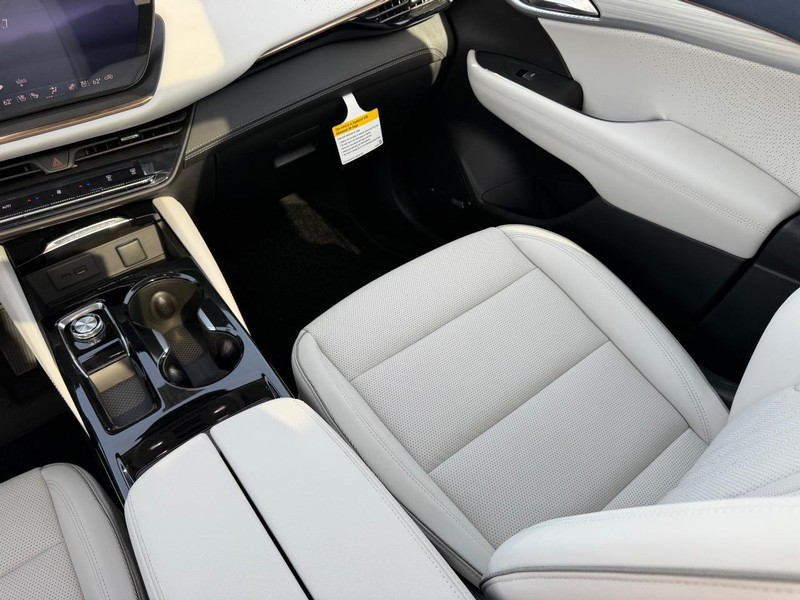 Buick Envision Vehicle Full-screen Gallery Image 17