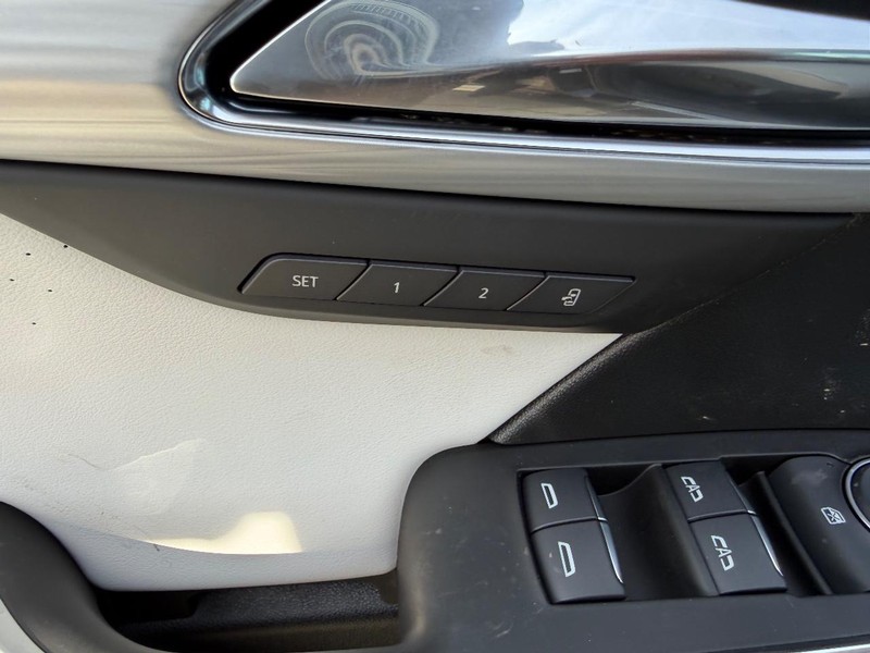 Buick Envision Vehicle Full-screen Gallery Image 19