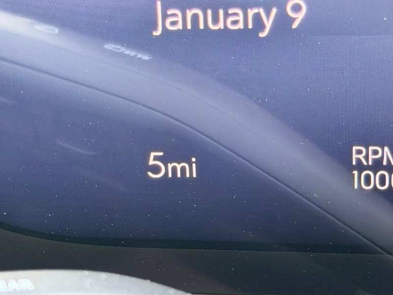 Buick Envision Vehicle Full-screen Gallery Image 21