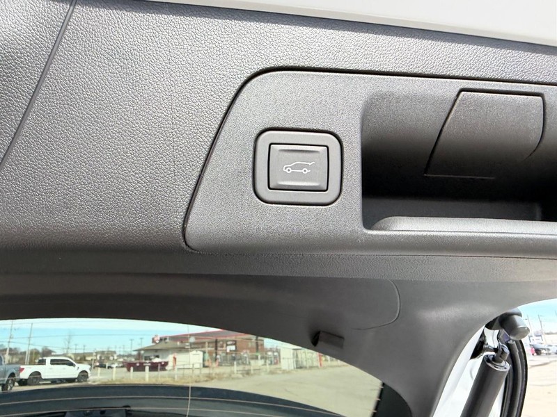 Buick Envision Vehicle Full-screen Gallery Image 6