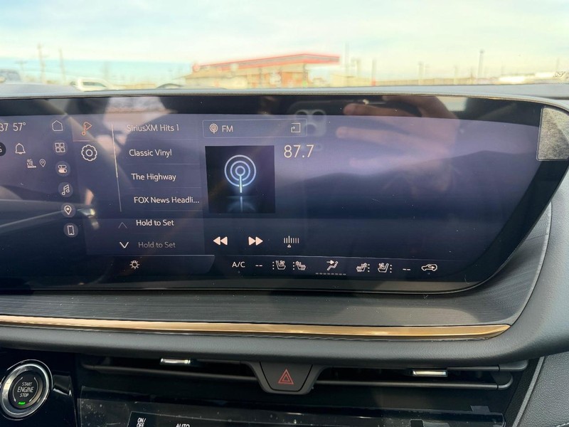 Buick Envision Vehicle Full-screen Gallery Image 15