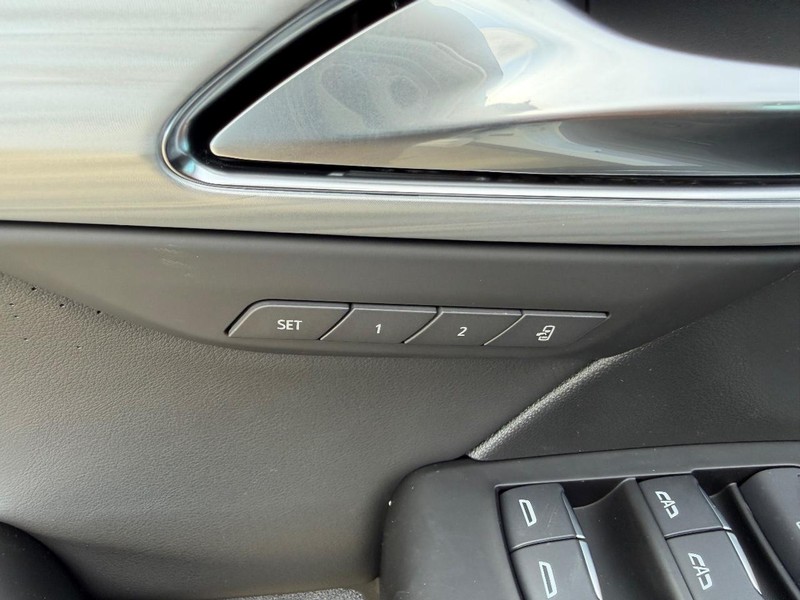 Buick Envision Vehicle Full-screen Gallery Image 19