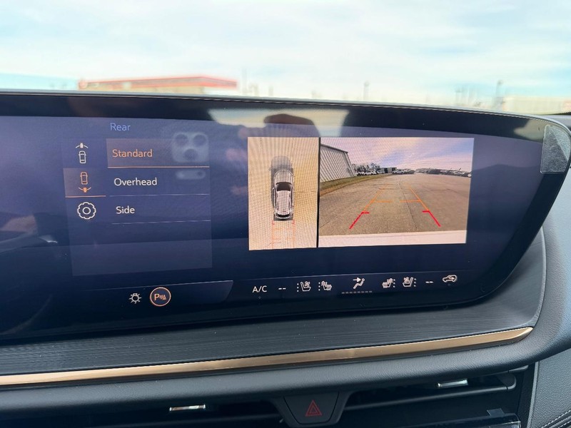 Buick Envision Vehicle Full-screen Gallery Image 22