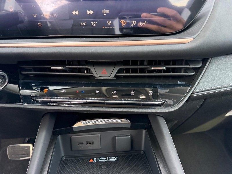 Buick Envision Vehicle Full-screen Gallery Image 14