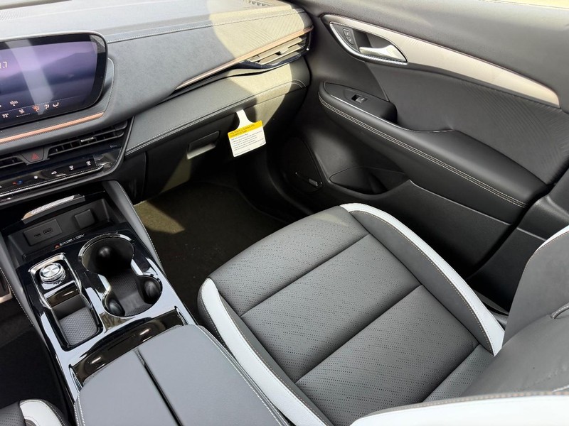 Buick Envision Vehicle Full-screen Gallery Image 15