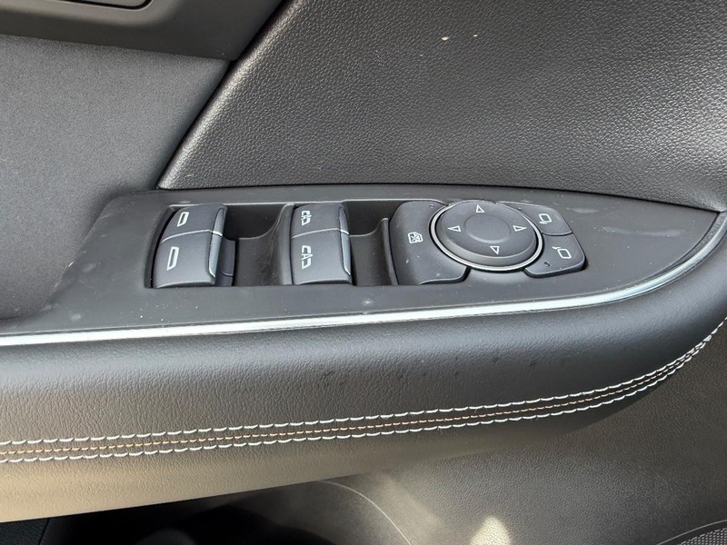 Buick Envision Vehicle Full-screen Gallery Image 16