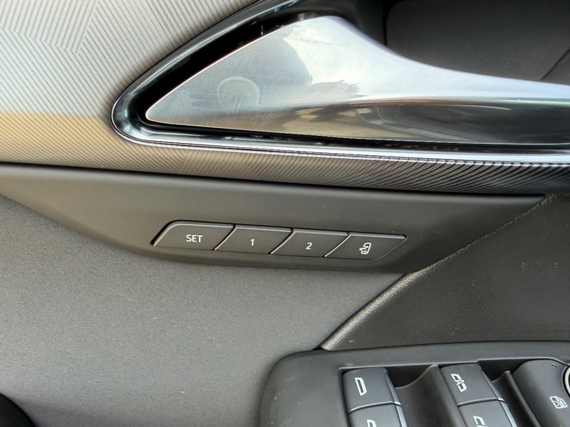 Buick Envision Vehicle Full-screen Gallery Image 17