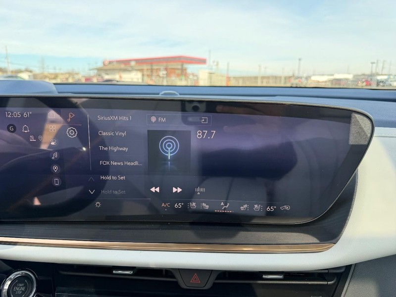 Buick Envision Vehicle Full-screen Gallery Image 15