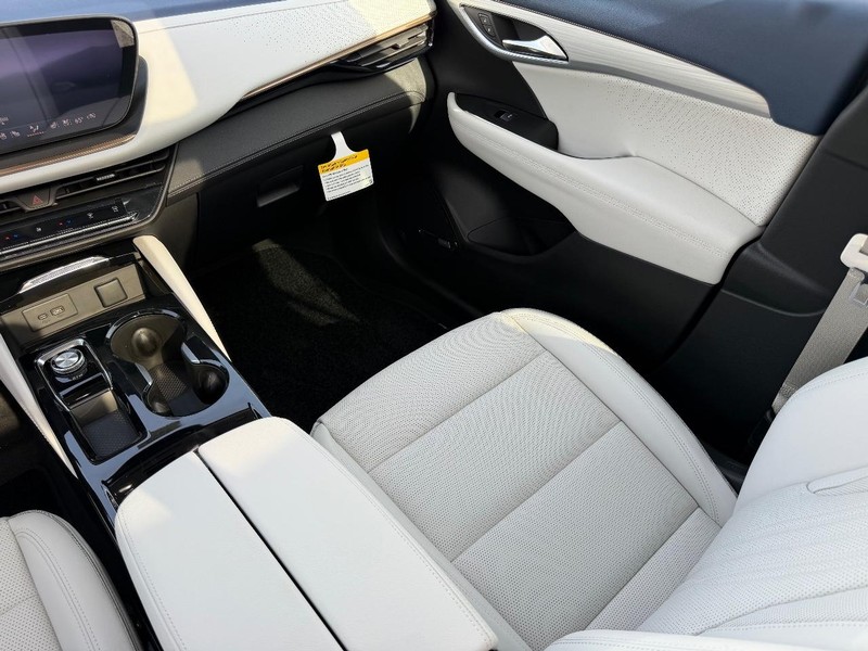 Buick Envision Vehicle Full-screen Gallery Image 17