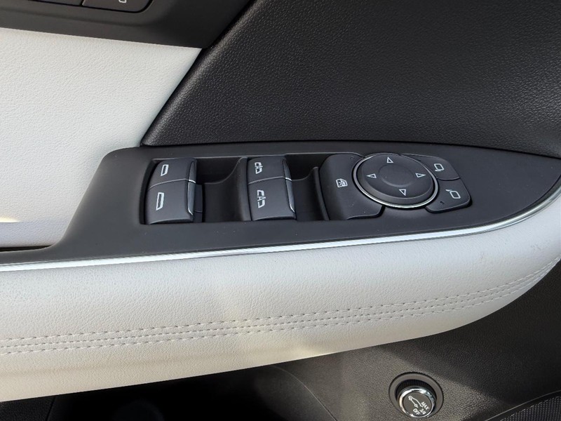 Buick Envision Vehicle Full-screen Gallery Image 18