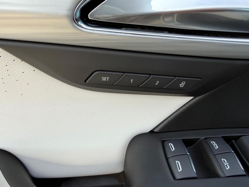 Buick Envision Vehicle Full-screen Gallery Image 19