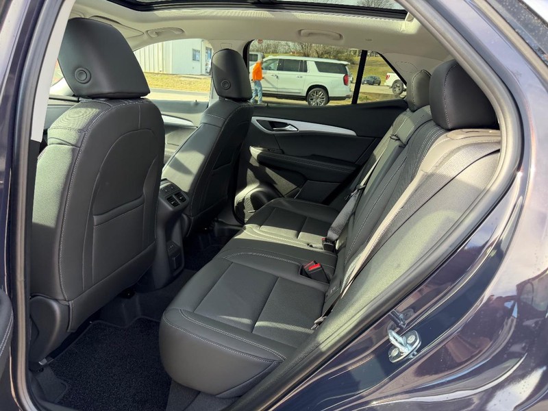 Buick Envision Vehicle Full-screen Gallery Image 8