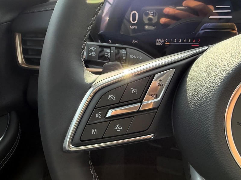 Buick Envision Vehicle Full-screen Gallery Image 12