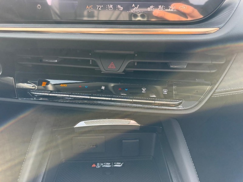 Buick Envision Vehicle Full-screen Gallery Image 16