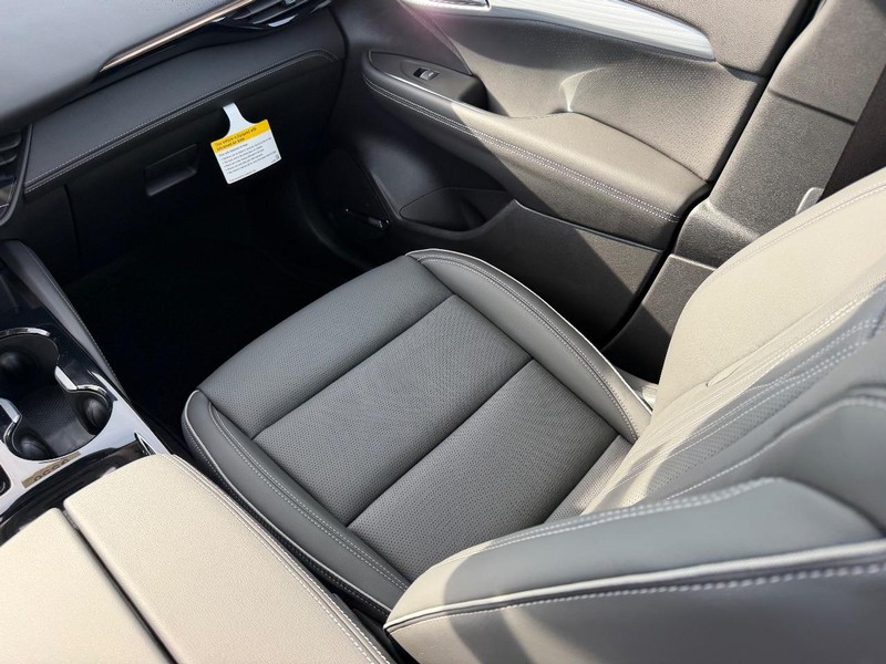 Buick Envision Vehicle Full-screen Gallery Image 17