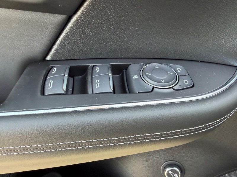 Buick Envision Vehicle Full-screen Gallery Image 18