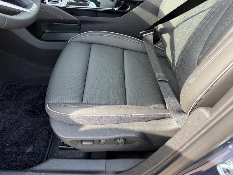 Buick Envision Vehicle Full-screen Gallery Image 20