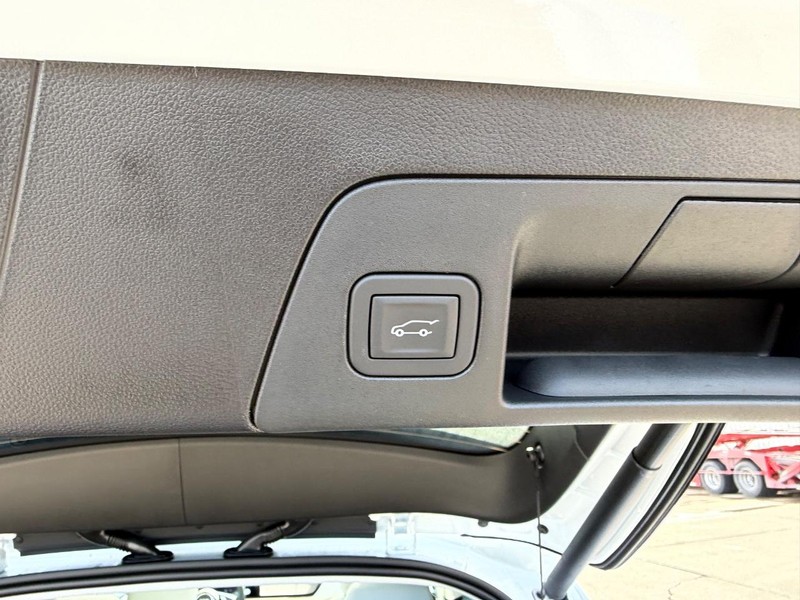 Buick Envision Vehicle Full-screen Gallery Image 6