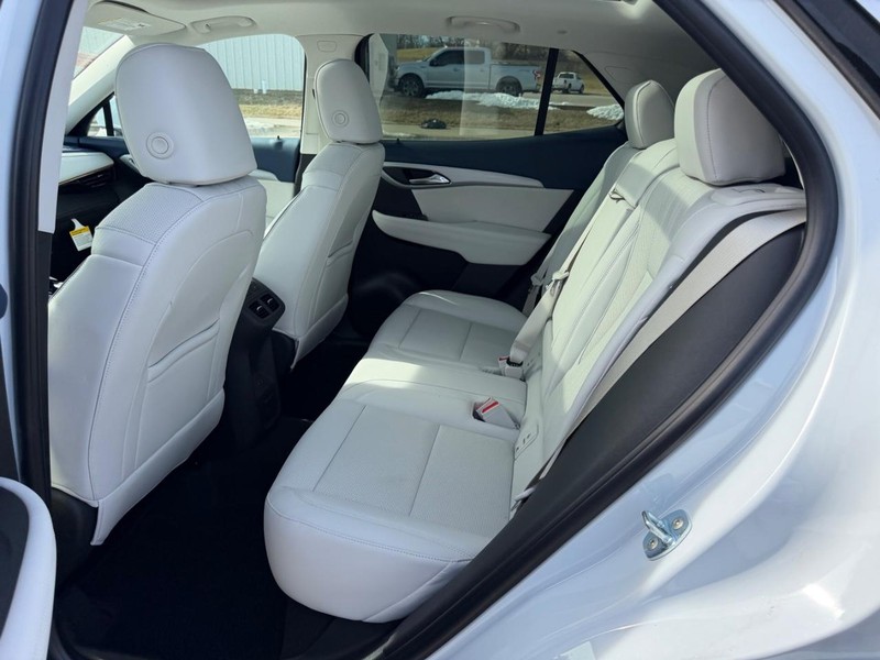 Buick Envision Vehicle Full-screen Gallery Image 8