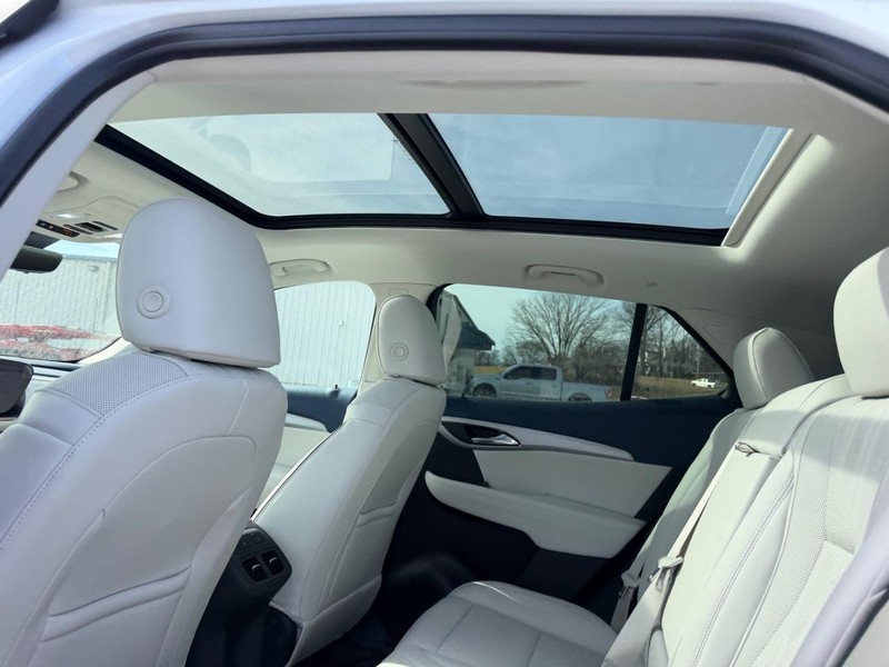 Buick Envision Vehicle Full-screen Gallery Image 9