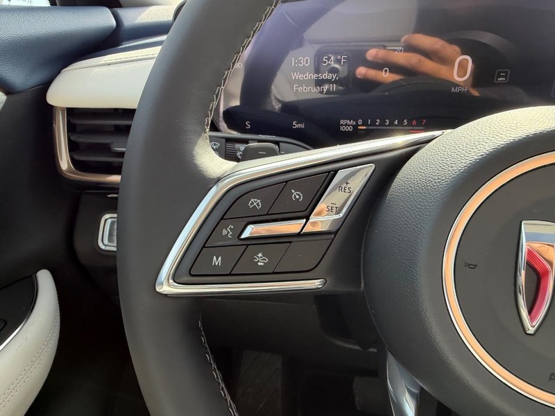 Buick Envision Vehicle Full-screen Gallery Image 12