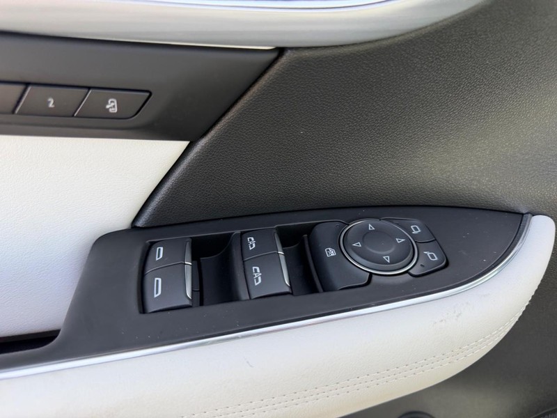 Buick Envision Vehicle Full-screen Gallery Image 19