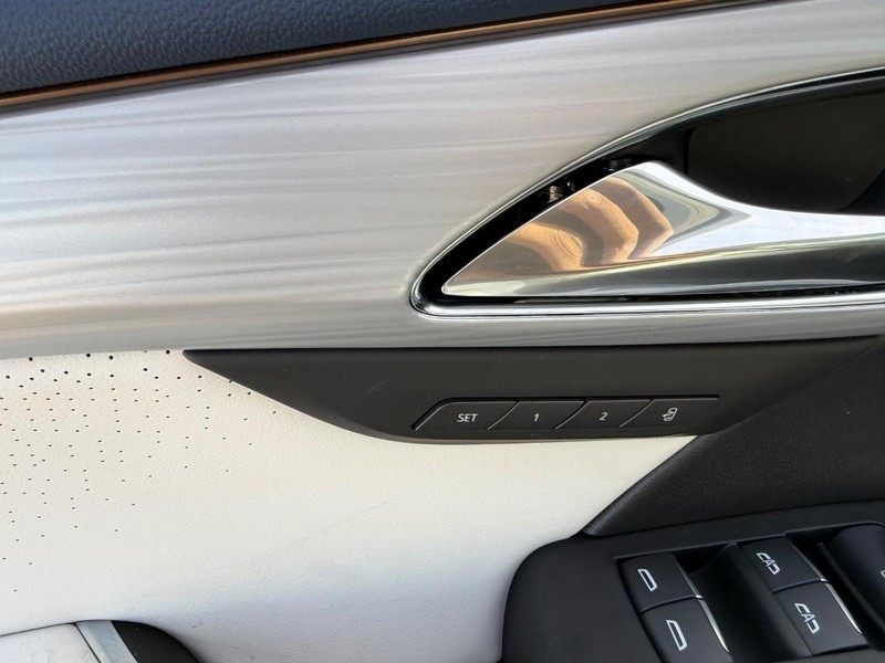 Buick Envision Vehicle Full-screen Gallery Image 20