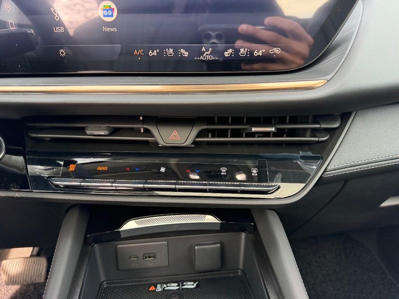 Buick Envision Vehicle Full-screen Gallery Image 15