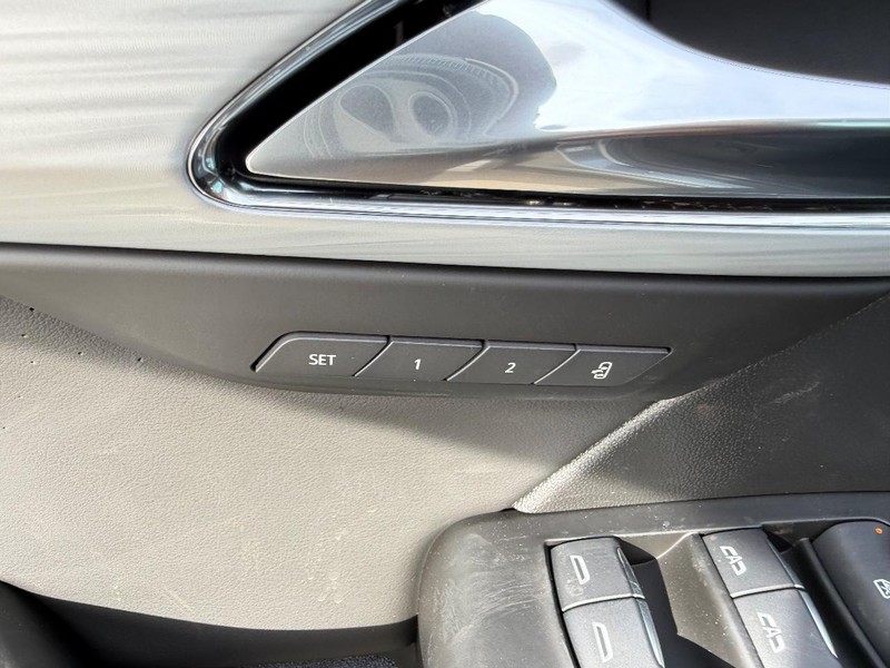 Buick Envision Vehicle Full-screen Gallery Image 19