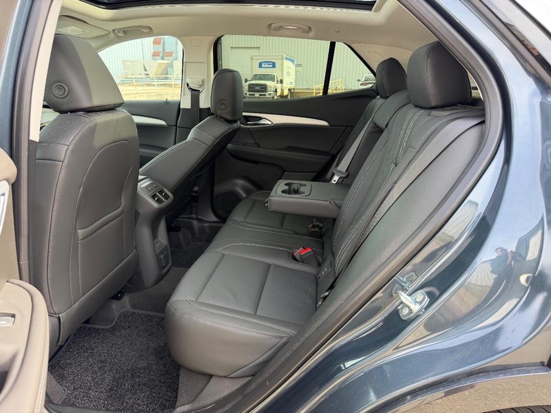 Buick Envision Vehicle Full-screen Gallery Image 8