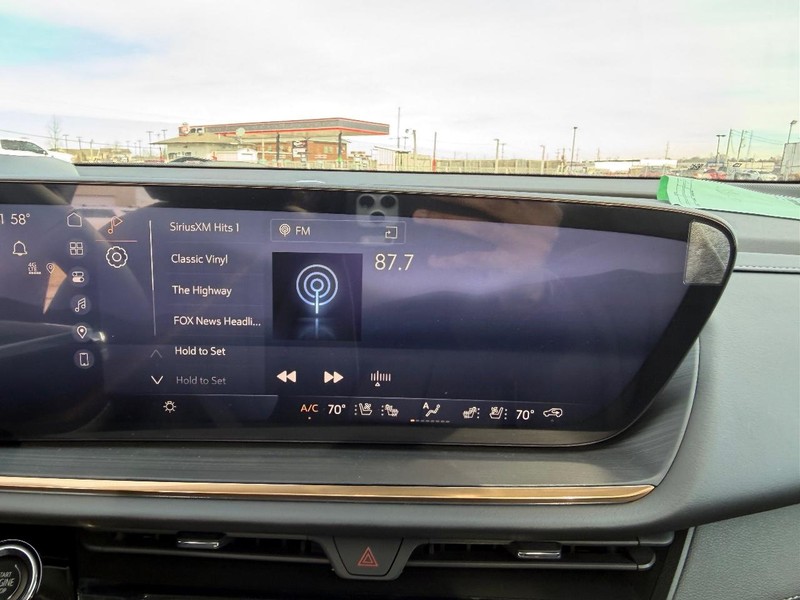 Buick Envision Vehicle Full-screen Gallery Image 14