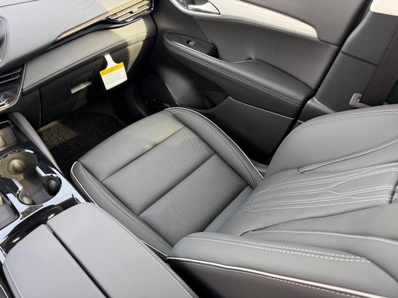 Buick Envision Vehicle Full-screen Gallery Image 17