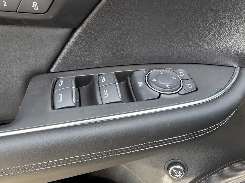 Buick Envision Vehicle Full-screen Gallery Image 18