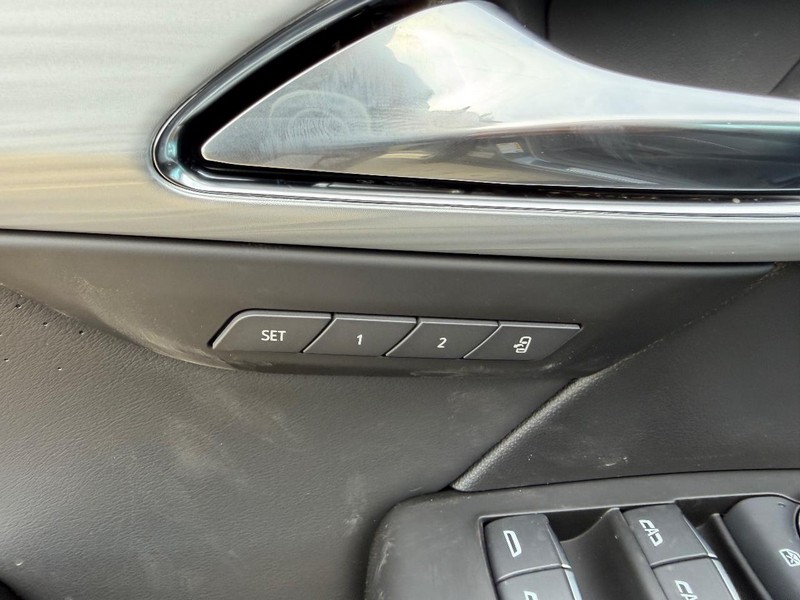 Buick Envision Vehicle Full-screen Gallery Image 19