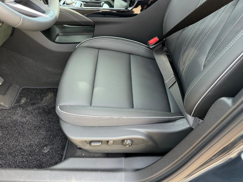 Buick Envision Vehicle Full-screen Gallery Image 20