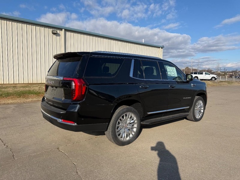 GMC Yukon Vehicle Full-screen Gallery Image 3
