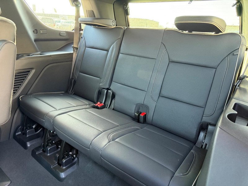 GMC Yukon Vehicle Full-screen Gallery Image 8