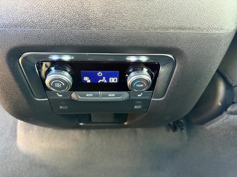 GMC Yukon Vehicle Full-screen Gallery Image 10