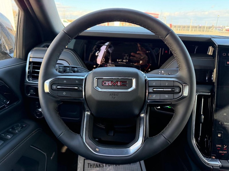 GMC Yukon Vehicle Full-screen Gallery Image 12