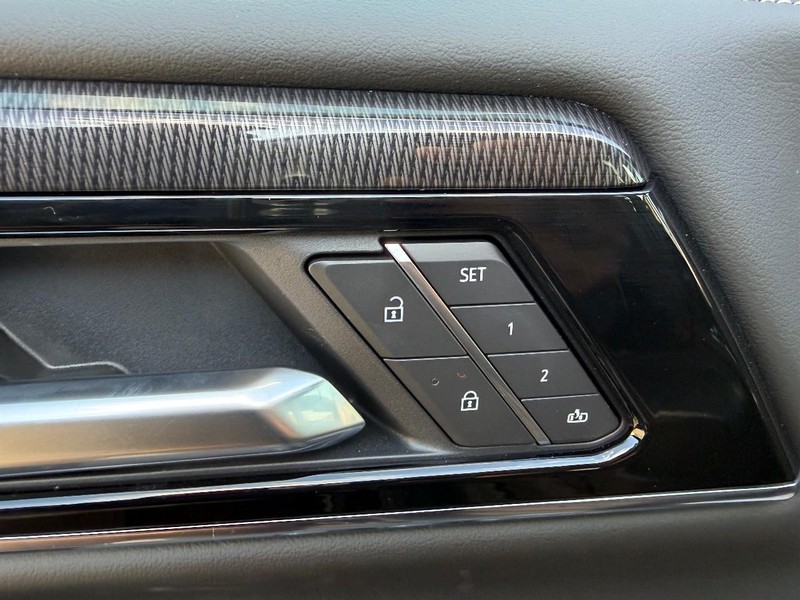 GMC Yukon Vehicle Full-screen Gallery Image 20