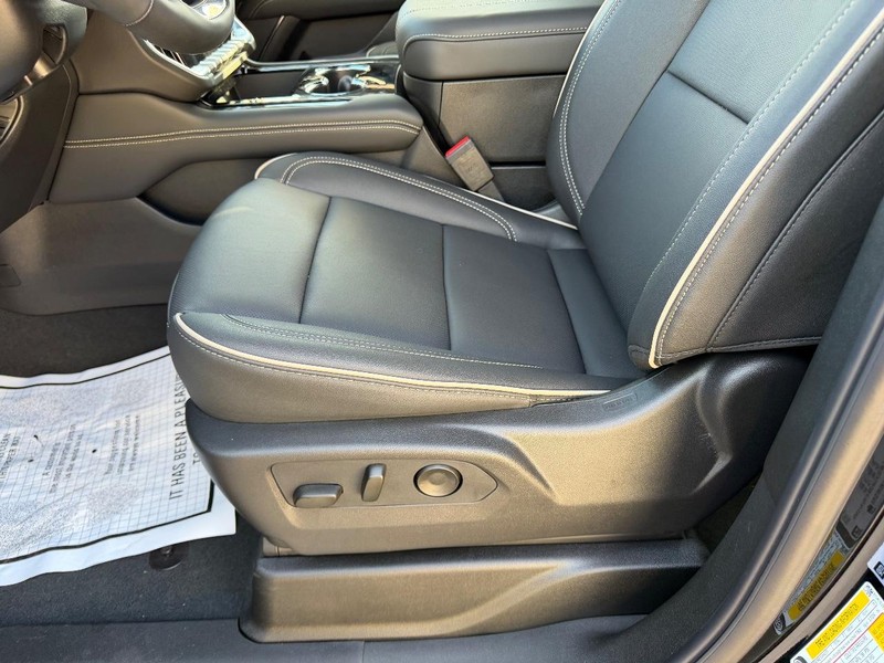 GMC Yukon Vehicle Full-screen Gallery Image 21