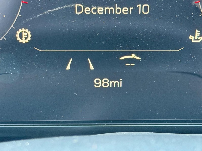 GMC Yukon Vehicle Full-screen Gallery Image 22