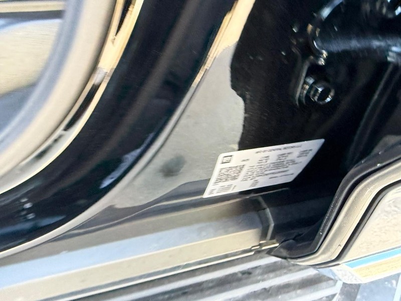 GMC Yukon Vehicle Full-screen Gallery Image 24