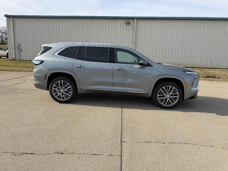 Buick Enclave Vehicle Full-screen Gallery Image 2