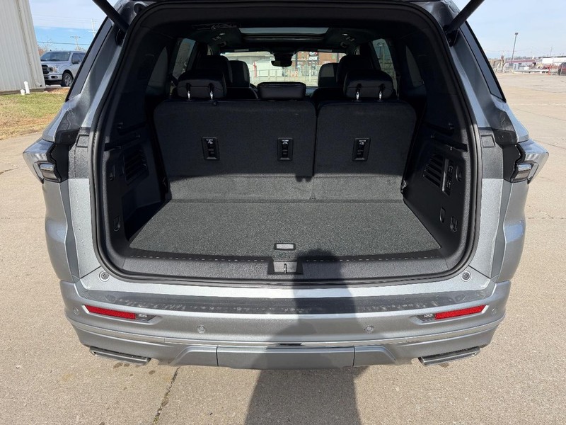 Buick Enclave Vehicle Full-screen Gallery Image 6