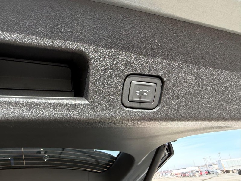 Buick Enclave Vehicle Full-screen Gallery Image 7