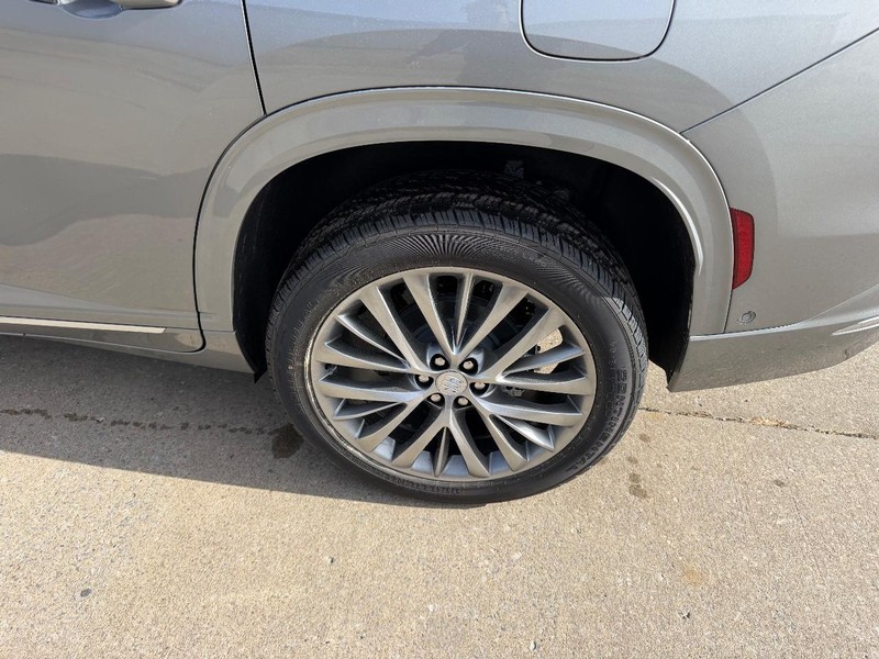 Buick Enclave Vehicle Full-screen Gallery Image 8