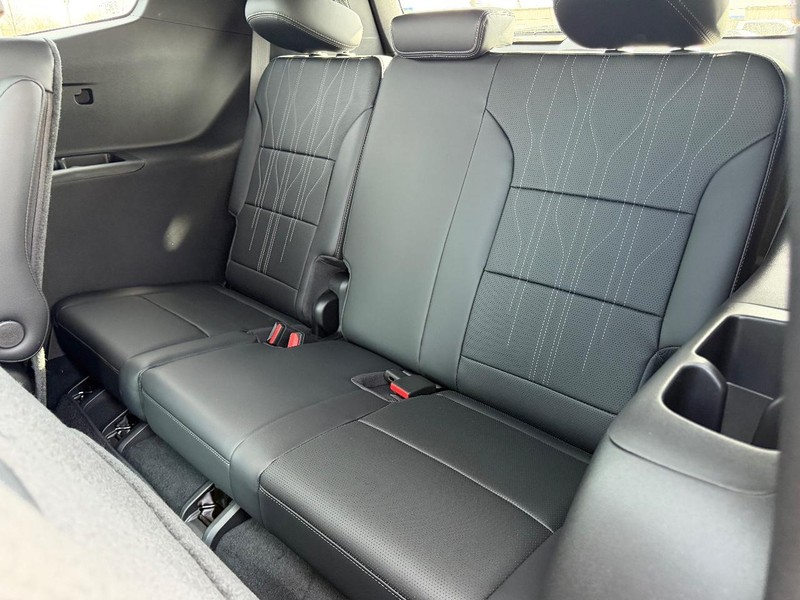 Buick Enclave Vehicle Full-screen Gallery Image 9