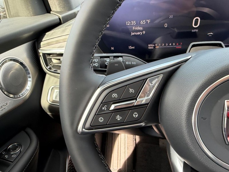 Buick Enclave Vehicle Full-screen Gallery Image 15